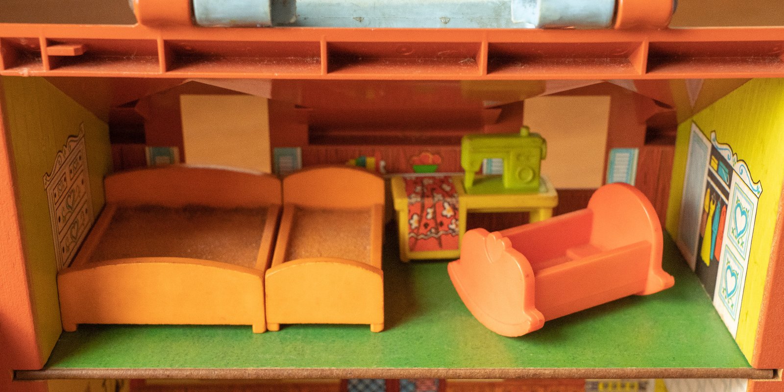 50年前のドールハウス・Fisher Price Family House | デザイナーの