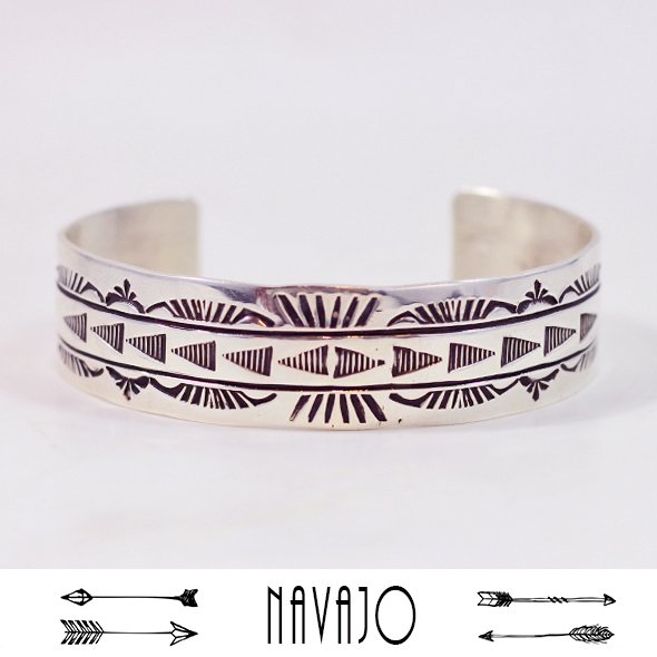 INDIAN JEWELRY RE ナバホ族 スタンプシルバーバングルを通販【paper