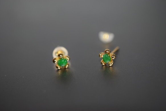 571 受注製作 k18金 翡翠 ピアス 花 結婚記念日 誕生日プレゼント
