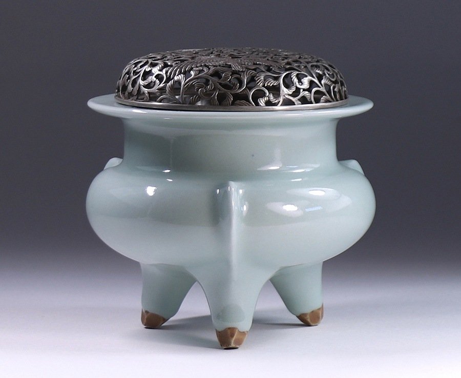 帝室技芸員 初代諏訪蘇山 青磁袴腰香炉 小禽に唐草透彫銀火舎添 共箱付