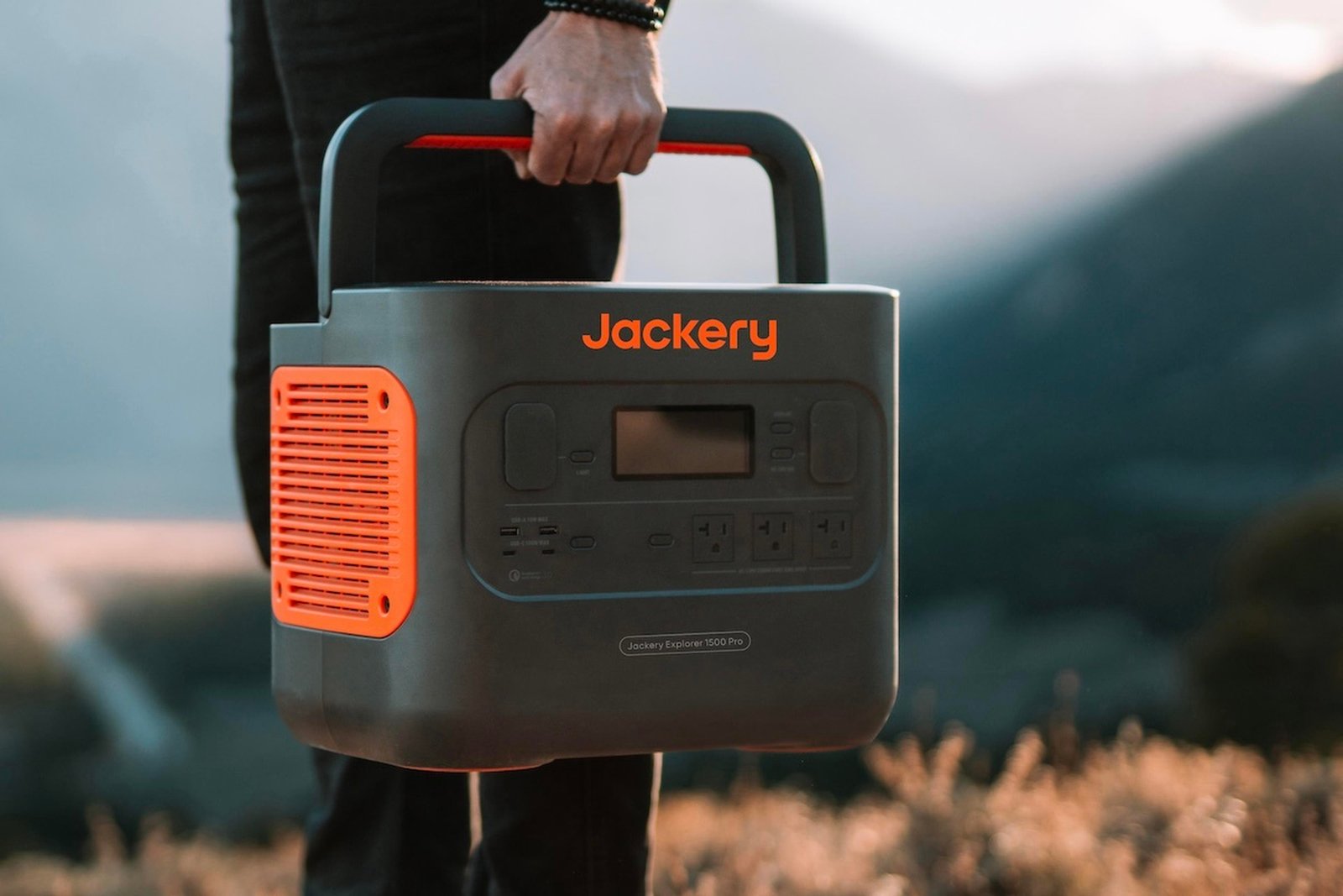 人気ポータブル電源が4倍速に進化！Jackery(ジャクリ)のProシリーズに
