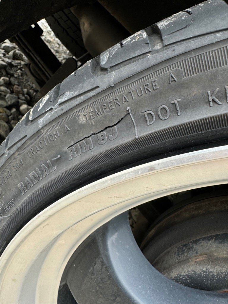 MAXTREK（マックストレック） 225/35R20 MAXTREK FORTIS T5 タイヤ