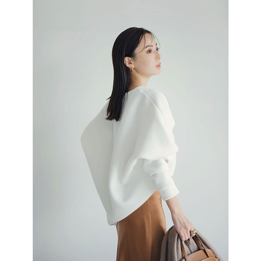 アニュアンス anuans ダンボールVネックプルオーバー （WHITE） -靴