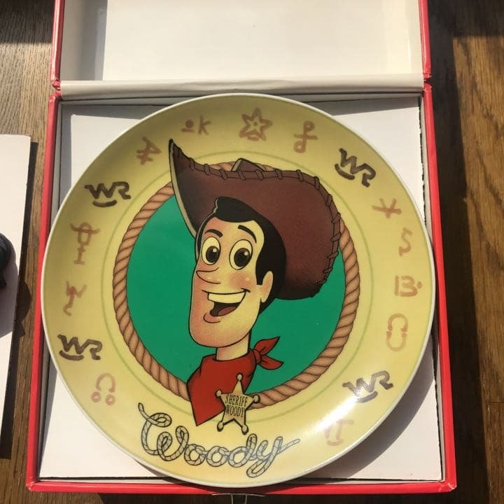 トイストーリー ウッディのラウンドアップ絵皿 - メルカリ