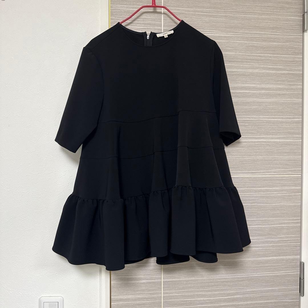 yori 黒 半袖 トップス 36 フリル 中古・古着通販】YORI (ヨリ) ぬくぬくティアードフリルブラウス