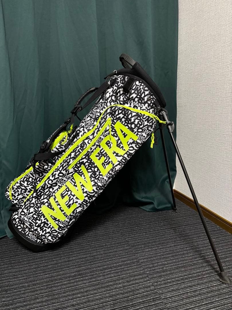 美品　ニューエラ×サイコバニーコラボキャディバッグ サイコバニー」×「ニューエラ」のコラボゴルフバッグ。この化学反応