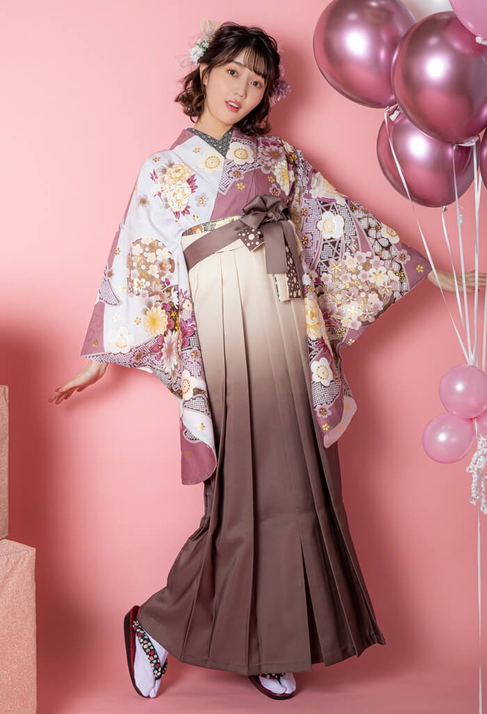 着物】薄紅×白に短冊祝花+【袴】チャイロクリームボカシ紐水玉｜卒業式