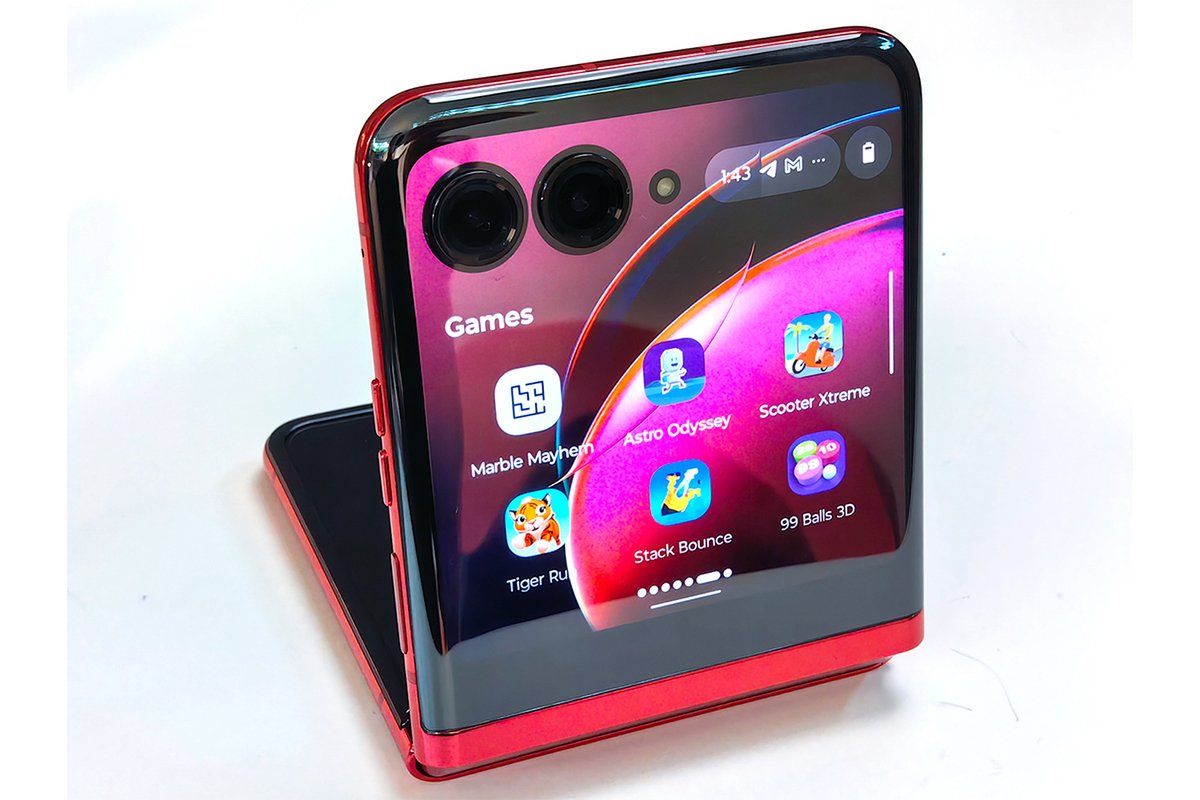 縦折りスマホ「razr 40 ultra」が日本で発売したのでマゼンダ色を希望