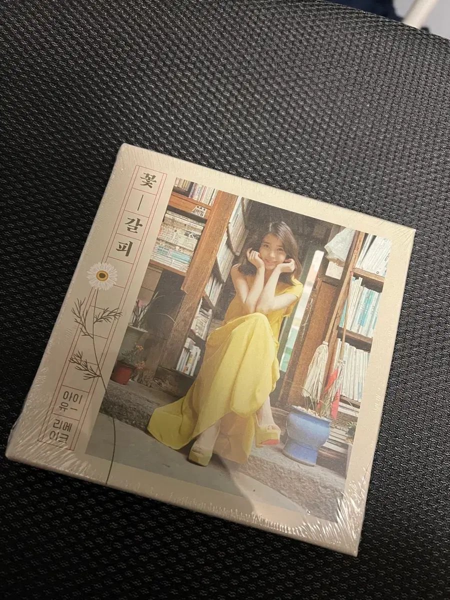 未開封 IU(アイユ) 花しおり 一 CD - メルカリ