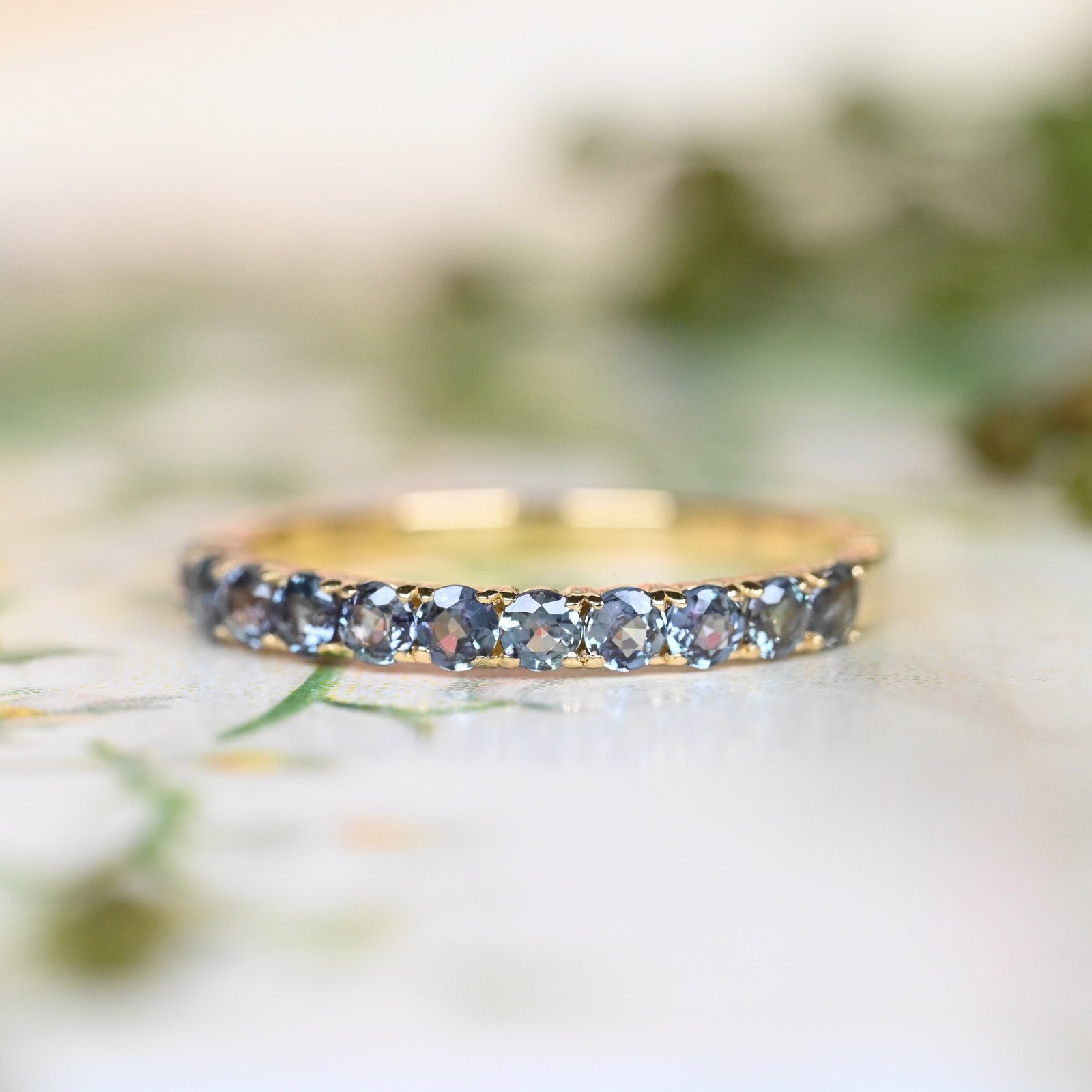 アレキサンドライトハーフエタニティ K18YG リング 11号（GH1104