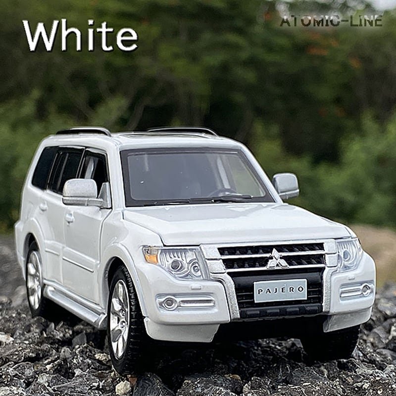 MITSUBISHI パジェロ 1/32 ミニカー 全5色 ライト点灯 エンジン