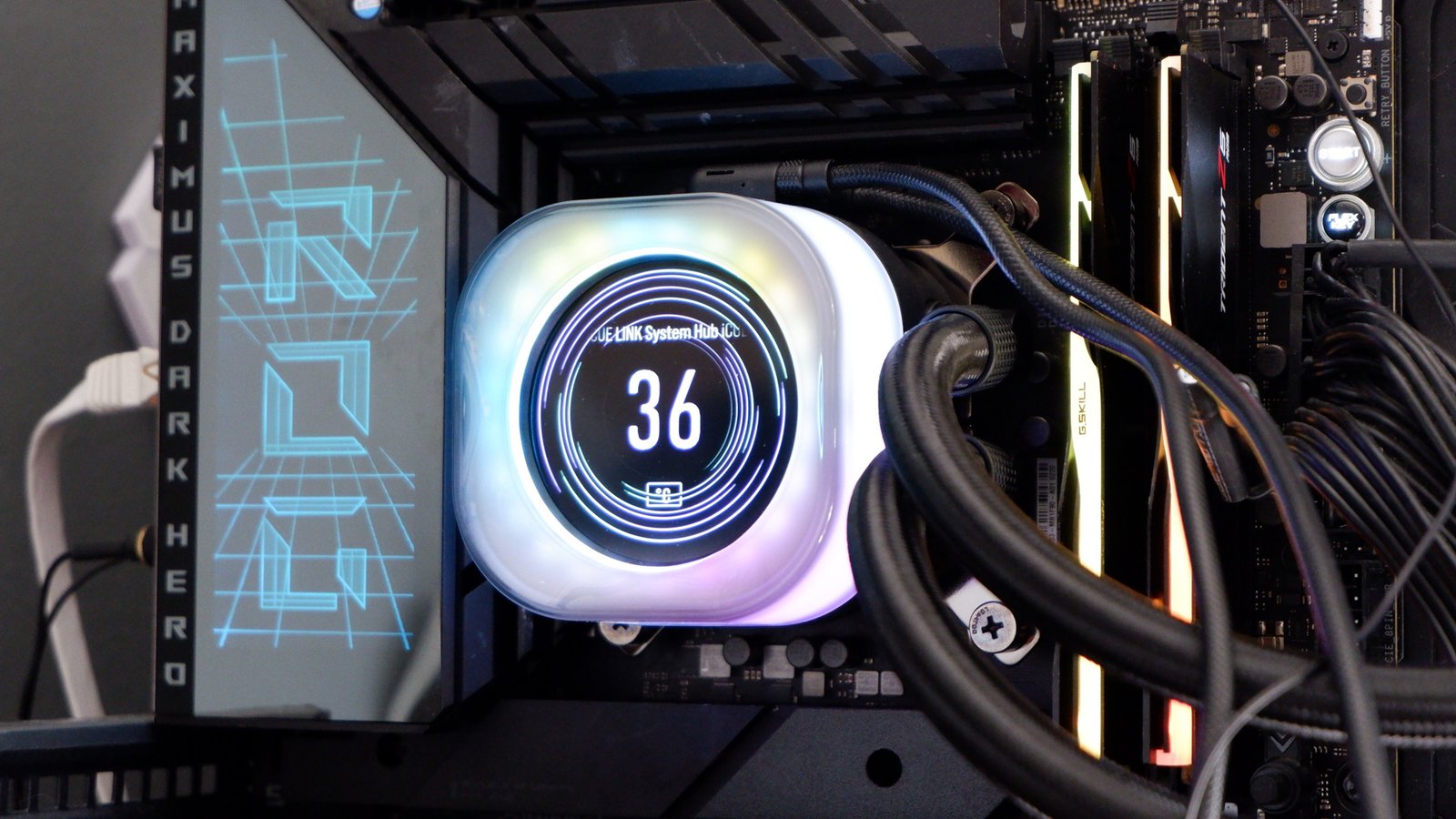 Corsair iCUE Link Titan 360 RX LCD review | PC Gamer