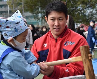 堂林翔太、新バット使用へ「握らなくても握れる感覚」 | 広島東洋